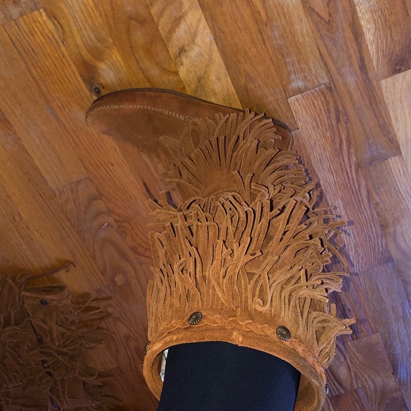 Size 8 fringe boots - Picture 2 of 2
